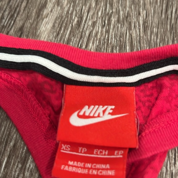 Top - Nike - Picture 2 of 7